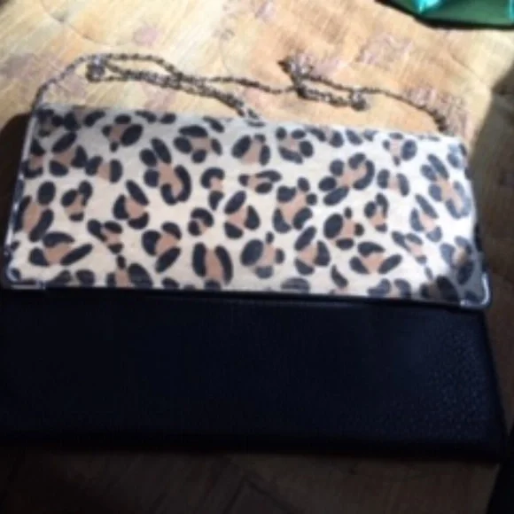BEAUTIFUL LEOPARD AND BLACK CLUTCH EXCELLENT CONDITION - Picture 4 of 6